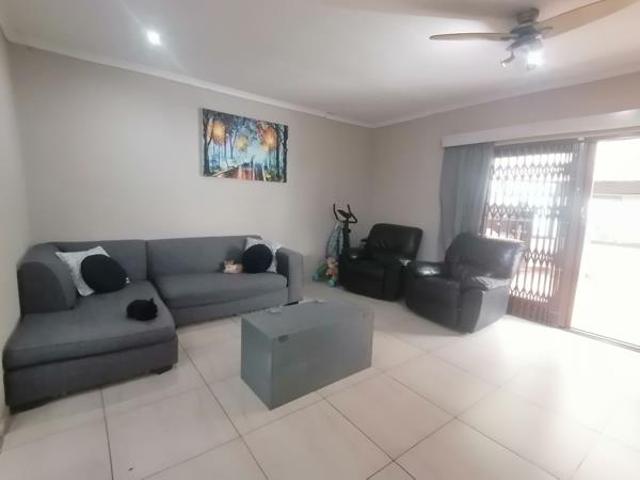 2 Bedroom Apartment in Monument