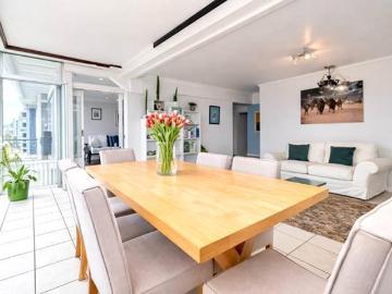2 Bedroom Apartment in Mouille Point