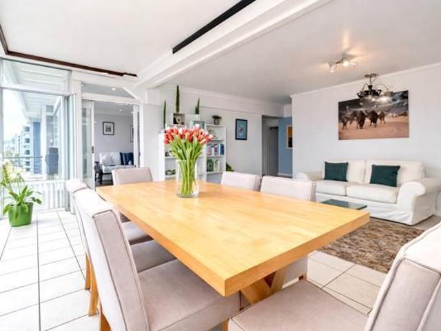 2 Bedroom Apartment in Mouille Point