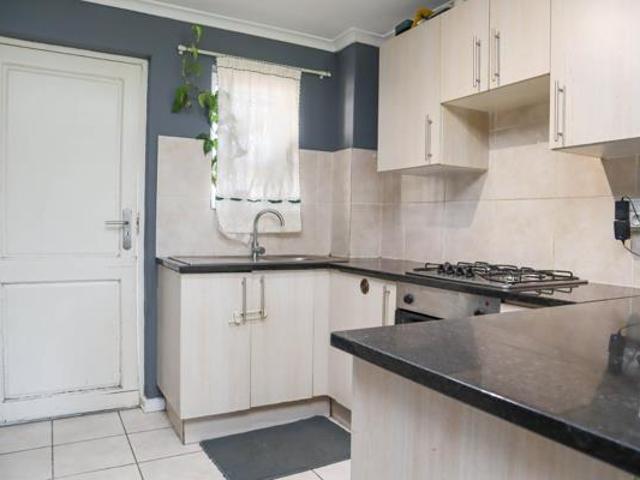 2 Bedroom Apartment in Nuutgevonden