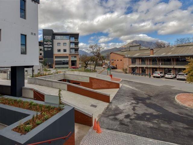 2 Bedroom Apartment in Onder Papegaaiberg