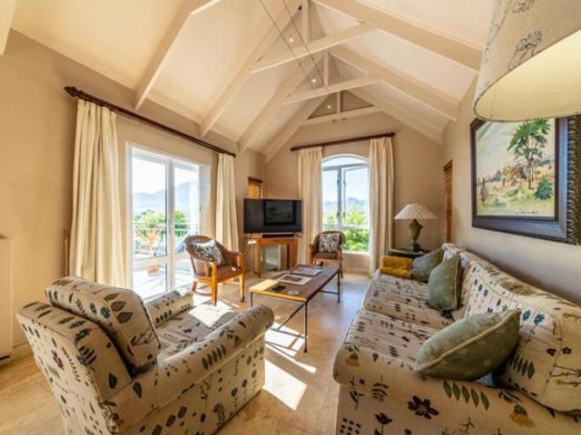 2 Bedroom Apartment in Onder Papegaaiberg