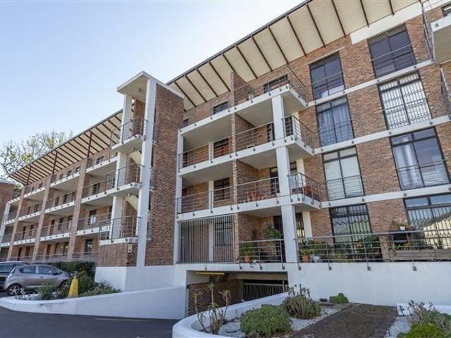2 Bedroom Apartment in Onder Papegaaiberg