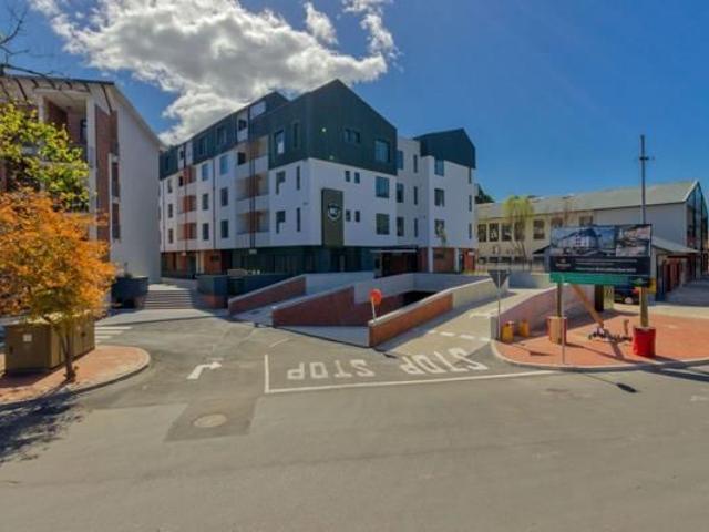 2 Bedroom Apartment in Onder Papegaaiberg