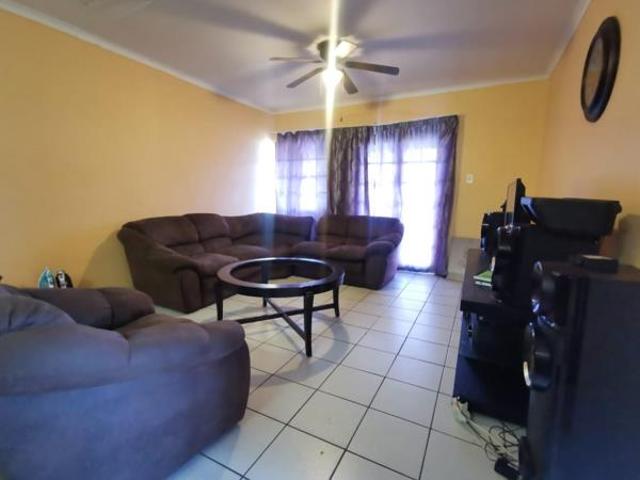 2 Bedroom Apartment in Arboretum