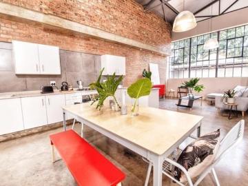 Apartment to rent in Braamfontein - Balcony