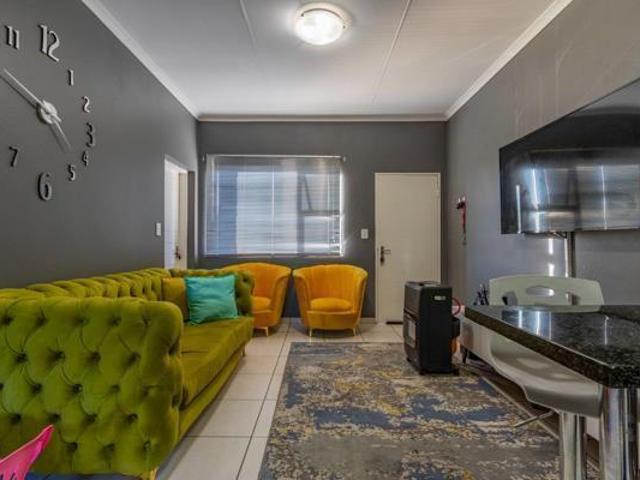 2 Bedroom Apartment in Crystal Park