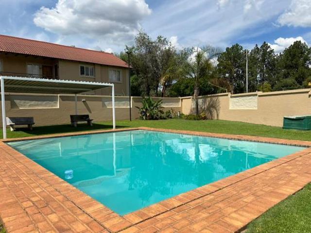 2 Bedroom Apartment in Die Hoewes