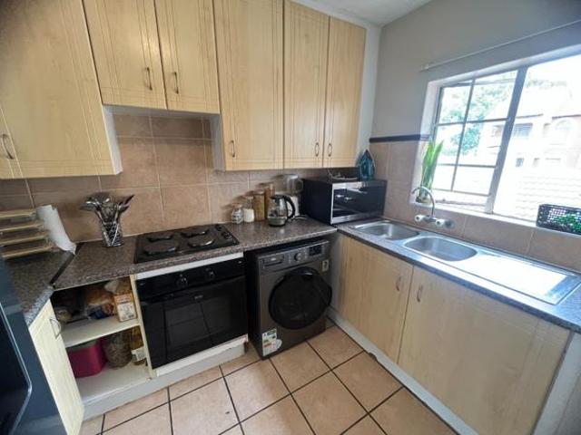 2 Bedroom Apartment in Die Hoewes