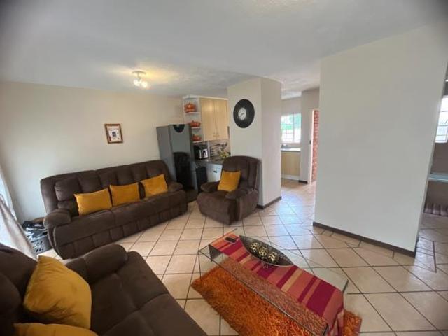 2 Bedroom Apartment in Die Hoewes