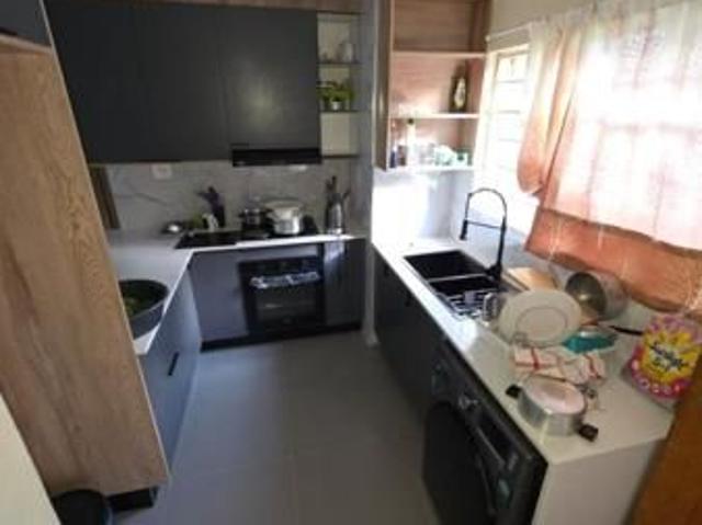 2 Bedroom Apartment in Die Hoewes