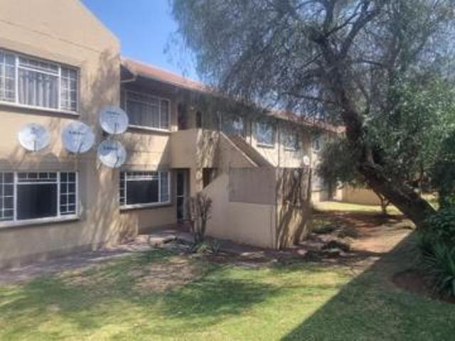 2 Bedroom Apartment in Die Hoewes