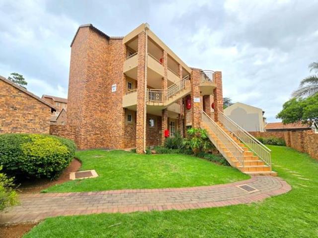 2 Bedroom Apartment in Die Hoewes