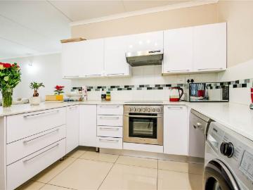2 Bedroom Apartment in Douglasdale