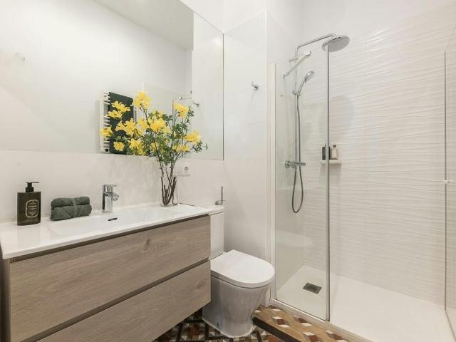 2 Bedroom Apartment in Eixample, Barcelona Amsterdam Apartments for Rent