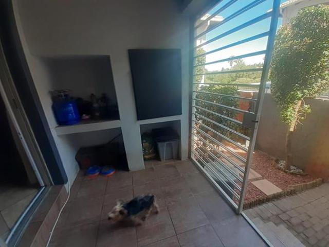 2 Bedroom Apartment in Florida Glen