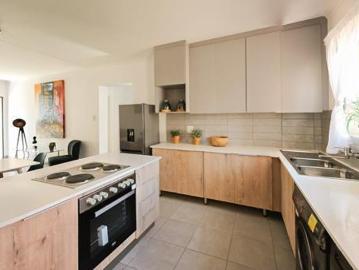 2 Bedroom Apartment in Glen Marais