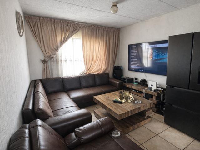 2 Bedroom Apartment in Glen Marais