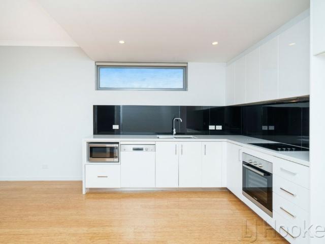 2 Bedroom Apartment in Great Location!