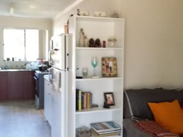 2 BEDROOM APARTMENT IN HANDY LOCATION