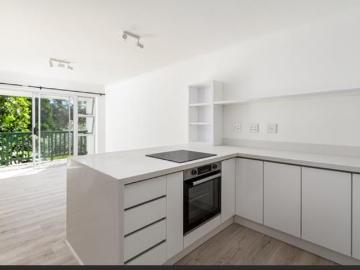 2 Bedroom Apartment in Hout Bay Central