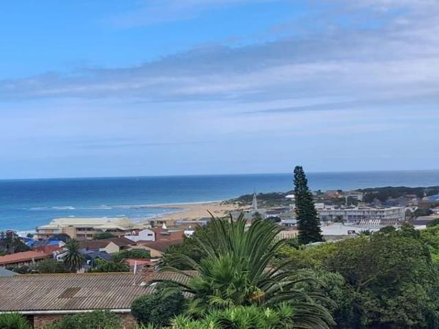 2 Bedroom Apartment in Jeffreys Bay Central