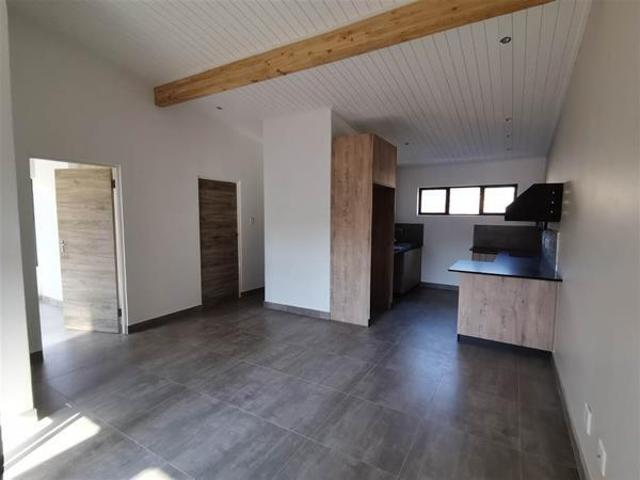 2 Bedroom Apartment in Lyttelton Manor