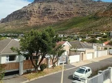 2 Bedroom Apartment in Lakeside