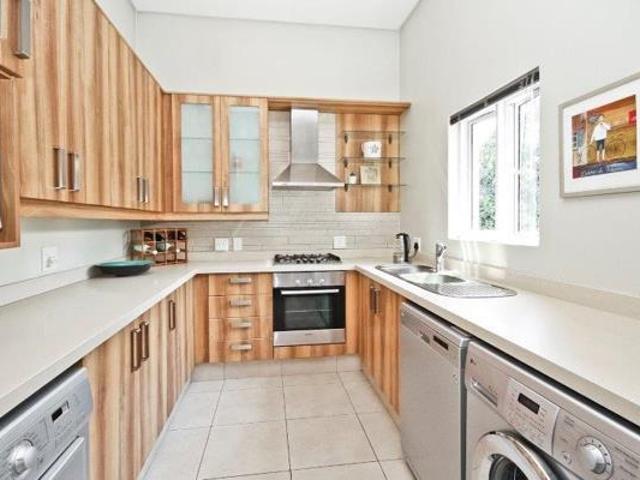 2 Bedroom Apartment in Parktown North