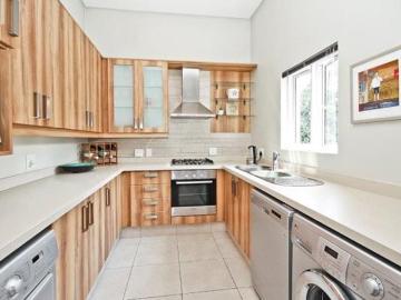 2 Bedroom Apartment in Parktown North