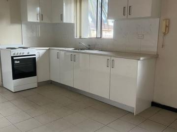 2 Bedroom Apartment in Prime Harris Park Location!