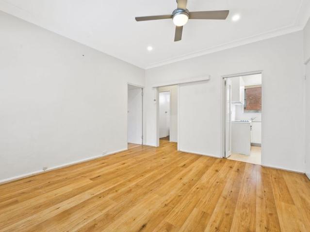 2 Bedroom Apartment in Prime Petersham Location with a Lock up Garage