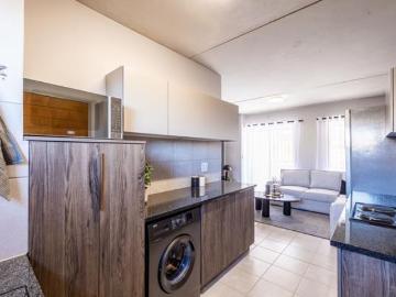 2 Bedroom Apartment in Randburg Central