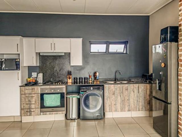 2 Bedroom Apartment in Riverside Park