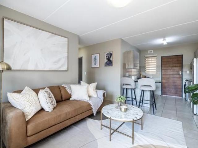 2 Bedroom Apartment in Rooihuiskraal