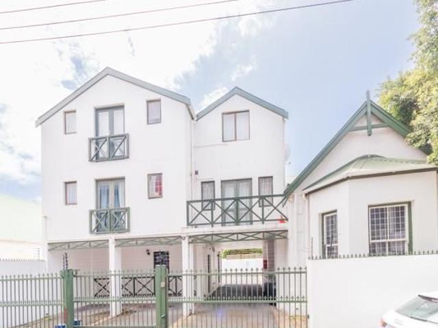 2 Bedroom Apartment in Rosebank