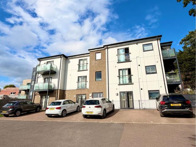 2 bedroom apartment in St. Peters Heights, Bromley, BR1 4FA