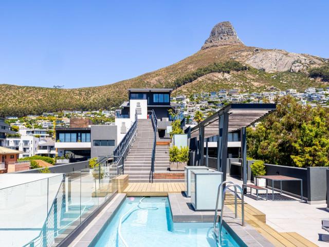 2 Bedroom Apartment in Sea Point