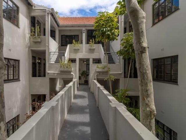 2 Bedroom Apartment in Sea Point