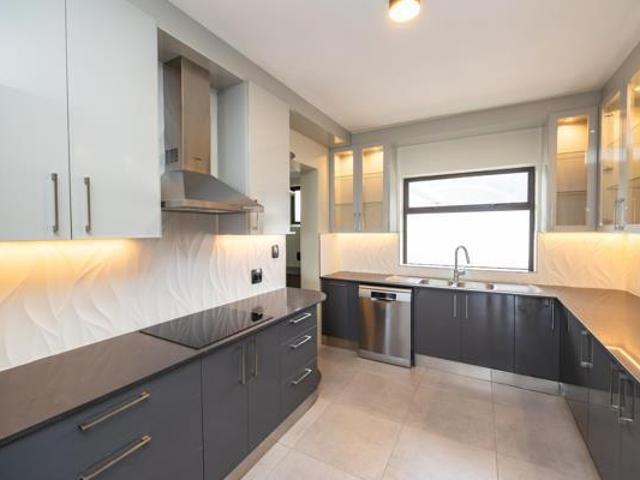2 Bedroom Apartment in Sea Point