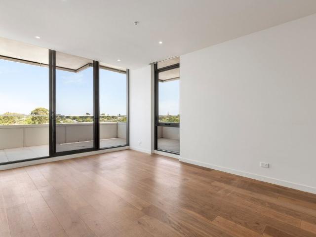 2 BEDROOM APARTMENT IN SOUGHT AFTER BLOCK WITH LARGE BALCONY