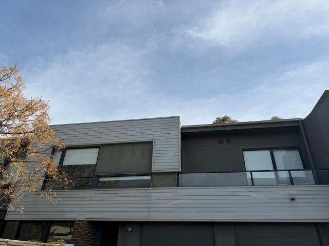 2 bedroom apartment in sought after Sunshine West