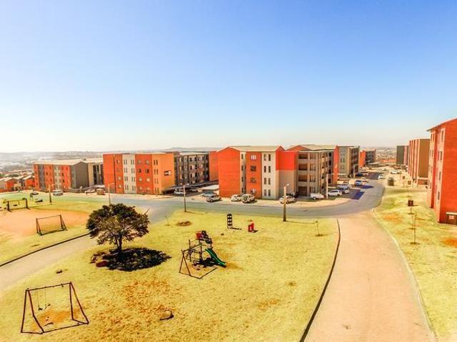 2 Bedroom Apartment in Tulisa Park