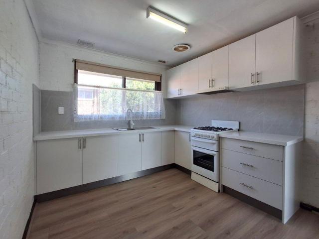 2 BEDROOM APARTMENT IN THE HEART OF DANDENONG!