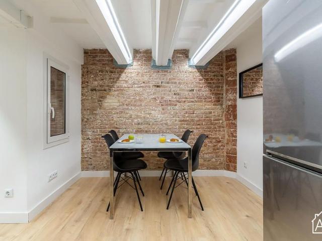 2 Bedroom Apartment in the Heart of Gràcia