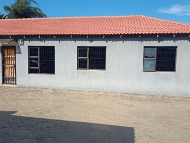 2 Bedroom Apartment in Van Riebeeck Park