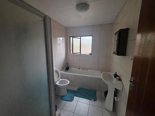 2 Bedroom Apartment in Vanderbijlpark SW5