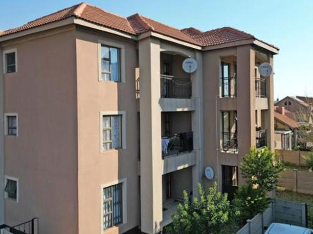 2 Bedroom Apartment in Vanderbijlpark SE10
