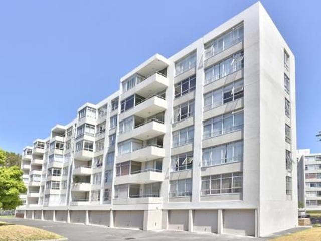 2 Bedroom Apartment in Wynberg