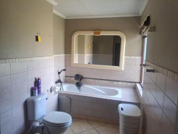 2 Bedroom Apartment in Waterval East